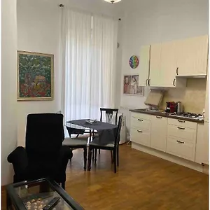  Apartment In Front Of Coliseum 3